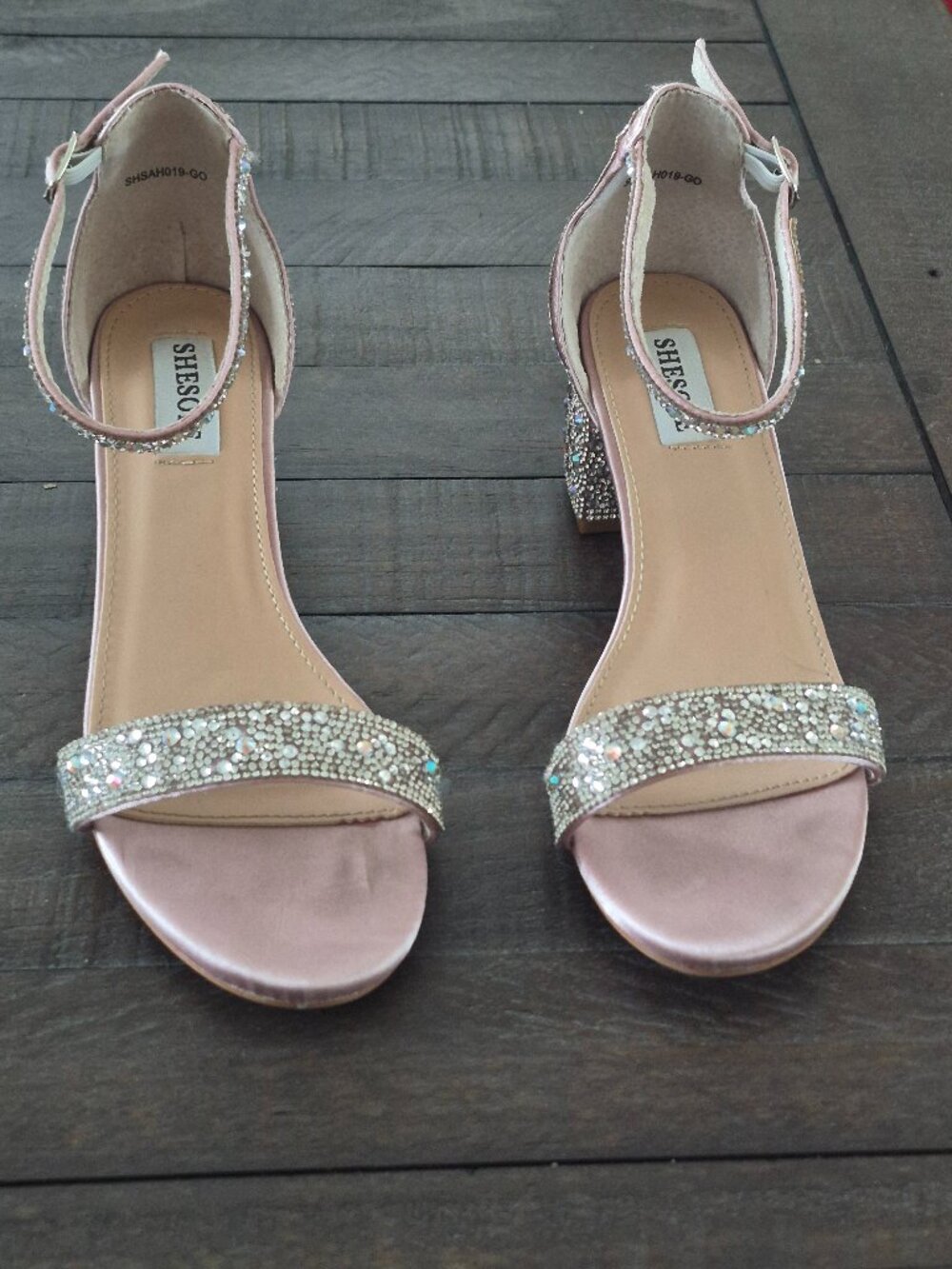 Shesole Women's sparkly shoes, size 7 1/2